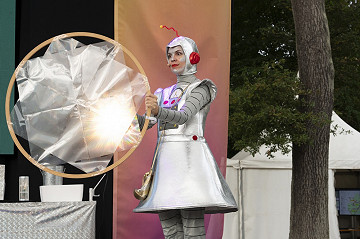 „Das Geheimnis des gestohlenen Lichts“ – interaktives MINT-Theater von ACTeFact