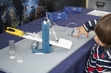 Faszination Tiefsee: An der „Marum - Zentrum für Marine Umweltwissenschaften“ Mitmachstation konnten Kinder die Steuerung eines Tauchroboters selbst ausprobieren.